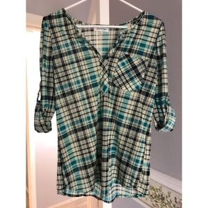 Eden&Olivia loose fitting plaid-like v cut blouse!